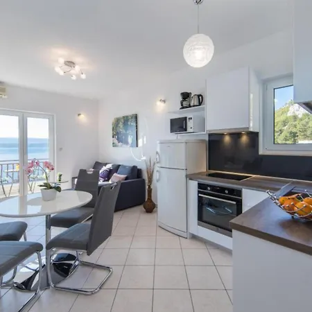 Appartement Tafra 1 *