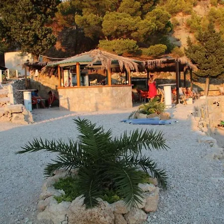 Apartment Tafra 1 *